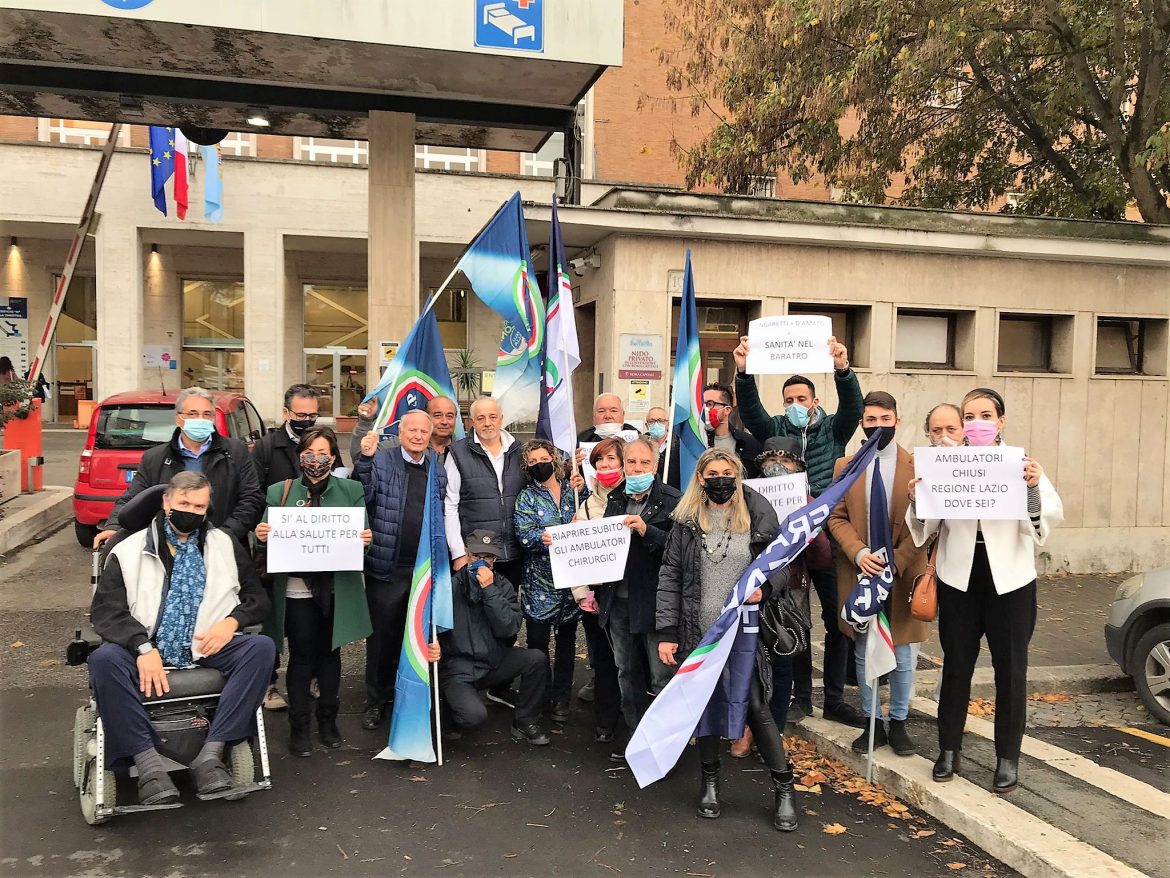 Roma, Flash Mob contro la chiusura degli Ambulatori Chirurgici, 8 novembre 2021.